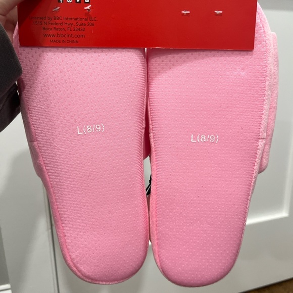 Hello Kitty Slippers - Picture 4 of 4